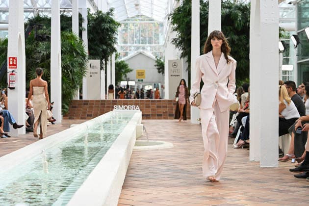 Simorra - Mercedes Benz Fashion Week Madrid, Spain - sep 2026 A model parades with Simorra design during Mercedes Benz Fashion Week Madrid Cibeles Palace in Madrid, 14 of February of 2026 Spain Madrid Spain Copyright: xAtilanoxGarciax xSOPAxImagesx PHOTO07533