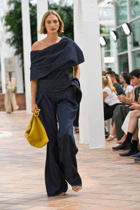 Simorra - Mercedes Benz Fashion Week Madrid, Spain - sep 2026 A model parades with Simorra design during Mercedes Benz Fashion Week Madrid Cibeles Palace in Madrid, 14 of February of 2026 Spain Madrid Spain Copyright: xAtilanoxGarciax xSOPAxImagesx PHOTO07580