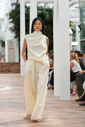 Simorra - Mercedes Benz Fashion Week Madrid, Spain - sep 2026 A model parades with Simorra design during Mercedes Benz Fashion Week Madrid Cibeles Palace in Madrid, 14 of February of 2026 Spain Madrid Spain Copyright: xAtilanoxGarciax xSOPAxImagesx PHOTO07587