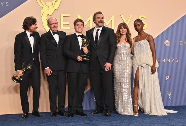 78th Primetime Emmy Awards - Press Room Jason Bateman, Richard Jenkins, Arlan Ruf, David Harbour, Linda Cardellini and Joy Sunday in the press room at the 78th Primetime Emmy Awards held at the Peacock Theater on September 14, 2026 in Los Angeles, California. Los Angeles Peacock Theater California USA Copyright: xTammiexArroyo AFF-USA.comx