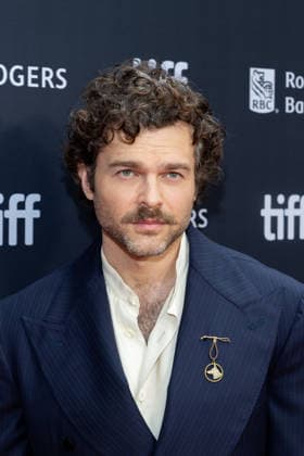 2026 Toronto International Film Festival - A Talent For Murder Premiere Alden Ehrenreich attends the premiere of A Talent For Murder during the 2026 Toronto International Film Festival at Roy Thomson Hall on September 14, 2026 in Toronto, Ontario. Toronto Roy Thomson Hall Ontario Canada Copyright: xPicjer imageSPACEx