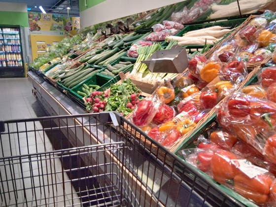 Marktkauf - Einkauf zu Zeiten von Inflation. Marktkauf - Einkauf in einem Supermarkt oder Discounter