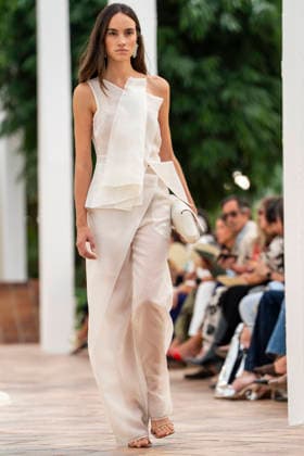 Models present creations from Simorra s FOLD IN collection for spring-summer 2027 during Mercedes-Benz Fashion Week Madrid. The Barcelona-based label, founded in 1978 by Javier Simorra, explores shapes, curves and the fold as a central element in this collection, with garments that adapt to the body and celebrate a beauty that resists rigidity. September 14,2026. (202609141466)