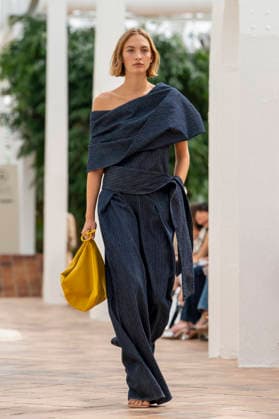 Models present creations from Simorra s FOLD IN collection for spring-summer 2027 during Mercedes-Benz Fashion Week Madrid. The Barcelona-based label, founded in 1978 by Javier Simorra, explores shapes, curves and the fold as a central element in this collection, with garments that adapt to the body and celebrate a beauty that resists rigidity. September 14,2026. (202609141535)