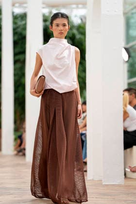 Models present creations from Simorra s FOLD IN collection for spring-summer 2027 during Mercedes-Benz Fashion Week Madrid. The Barcelona-based label, founded in 1978 by Javier Simorra, explores shapes, curves and the fold as a central element in this collection, with garments that adapt to the body and celebrate a beauty that resists rigidity. September 14,2026. (202609141597)