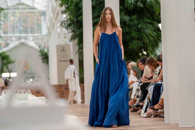 Models present creations from Simorra s FOLD IN collection for spring-summer 2027 during Mercedes-Benz Fashion Week Madrid. The Barcelona-based label, founded in 1978 by Javier Simorra, explores shapes, curves and the fold as a central element in this collection, with garments that adapt to the body and celebrate a beauty that resists rigidity. September 14,2026. (202609141376)