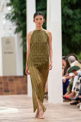 Models present creations from Simorra s FOLD IN collection for spring-summer 2027 during Mercedes-Benz Fashion Week Madrid. The Barcelona-based label, founded in 1978 by Javier Simorra, explores shapes, curves and the fold as a central element in this collection, with garments that adapt to the body and celebrate a beauty that resists rigidity. September 14,2026. (202609141414)
