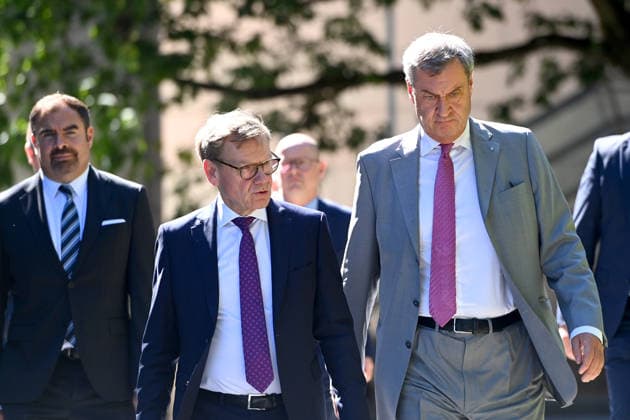 v.re:Markus SOEDER (Ministerpraesident Bayern und CSU Vorsitzender), Johann Wadephul (Bundesaussenminister). Florian HAHN. Pressekonferenz nach Sitzung des Ministerrates in der im Prinz Carl Palais in Muenchen am 15.09.2026.
