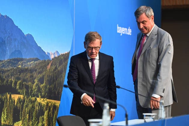v.re:Markus SOEDER (Ministerpraesident Bayern und CSU Vorsitzender), Johann Wadephul (Bundesaussenminister). Pressekonferenz nach Sitzung des Ministerrates in der im Prinz Carl Palais in Muenchen am 15.09.2026.