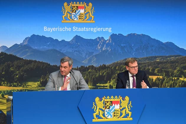 v.li: Markus SOEDER (Ministerpraesident Bayern und CSU Vorsitzender), Johann Wadephul (Bundesaussenminister). Pressekonferenz nach Sitzung des Ministerrates in der im Prinz Carl Palais in Muenchen am 15.09.2026.