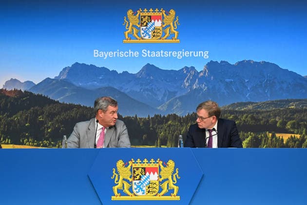 v.li: Markus SOEDER (Ministerpraesident Bayern und CSU Vorsitzender), Johann Wadephul (Bundesaussenminister). Pressekonferenz nach Sitzung des Ministerrates in der im Prinz Carl Palais in Muenchen am 15.09.2026.