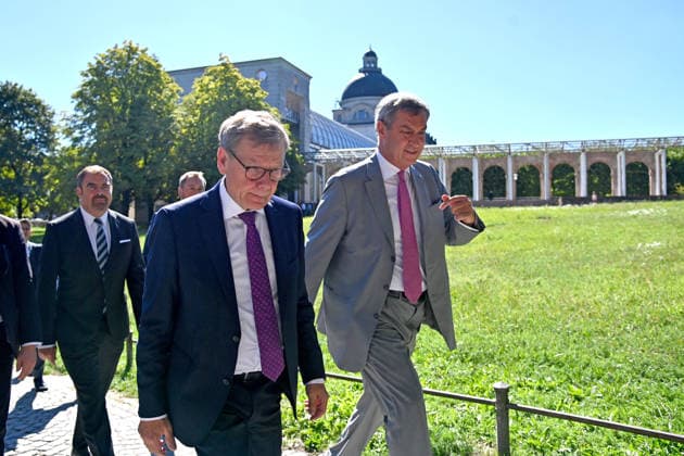 v.re:Markus SOEDER (Ministerpraesident Bayern und CSU Vorsitzender), Johann Wadephul (Bundesaussenminister). Florian HAHN. Pressekonferenz nach Sitzung des Ministerrates in der im Prinz Carl Palais in Muenchen am 15.09.2026.
