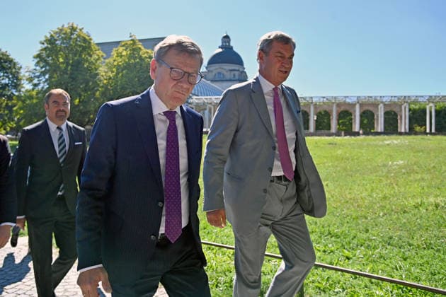 v.re:Markus SOEDER (Ministerpraesident Bayern und CSU Vorsitzender), Johann Wadephul (Bundesaussenminister). Florian HAHN. Pressekonferenz nach Sitzung des Ministerrates in der im Prinz Carl Palais in Muenchen am 15.09.2026.