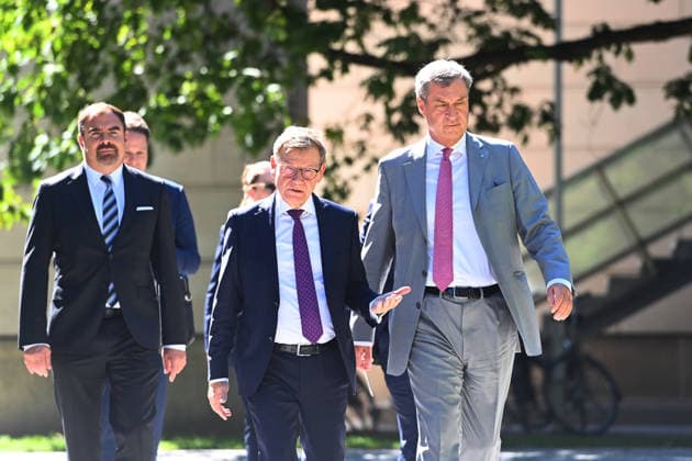 v.re:Markus SOEDER (Ministerpraesident Bayern und CSU Vorsitzender), Johann Wadephul (Bundesaussenminister). Florian HAHN. Pressekonferenz nach Sitzung des Ministerrates in der im Prinz Carl Palais in Muenchen am 15.09.2026.