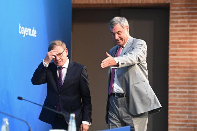 v.re::Markus SOEDER (Ministerpraesident Bayern und CSU Vorsitzender), Johann Wadephul (Bundesaussenminister). Pressekonferenz nach Sitzung des Ministerrates in der im Prinz Carl Palais in Muenchen am 15.09.2026.