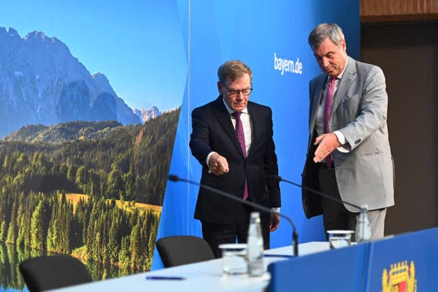 v.re:Markus SOEDER (Ministerpraesident Bayern und CSU Vorsitzender), Johann Wadephul (Bundesaussenminister). Pressekonferenz nach Sitzung des Ministerrates in der im Prinz Carl Palais in Muenchen am 15.09.2026.