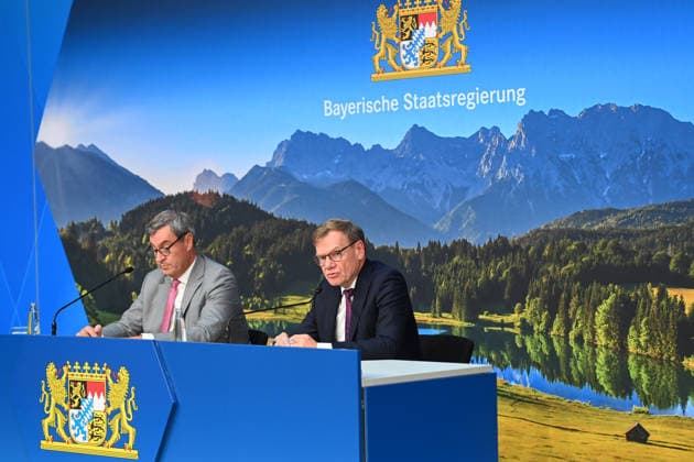 v.li: Markus SOEDER (Ministerpraesident Bayern und CSU Vorsitzender), Johann Wadephul (Bundesaussenminister). Pressekonferenz nach Sitzung des Ministerrates in der im Prinz Carl Palais in Muenchen am 15.09.2026.