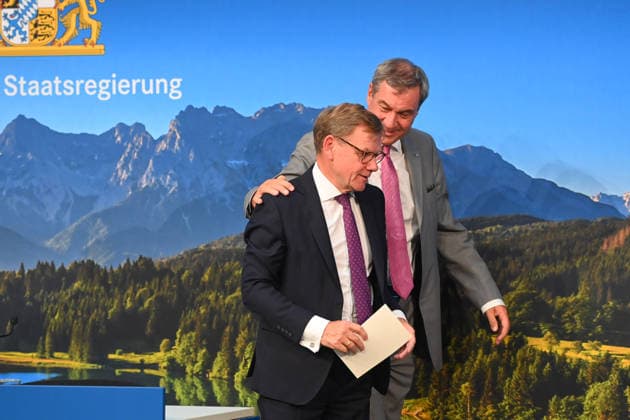 v.re::Markus SOEDER (Ministerpraesident Bayern und CSU Vorsitzender), Johann Wadephul (Bundesaussenminister). Pressekonferenz nach Sitzung des Ministerrates in der im Prinz Carl Palais in Muenchen am 15.09.2026.