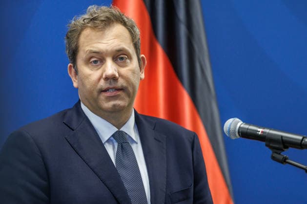 Lars Klingbeil (SPD), Bundesfinanzminister bei einem Pressestatement mit dem Praesidenten der Eurogruppe Kyriakos Pierrakakis Lars Klingbeil (SPD), Bundesfinanzminister bei einem Pressestatement mit dem Praesidenten der Eurogruppe Kyriakos Pierrakakis im Finanzministerium am 15.09.2026 in Berlin. Berlin Berlin Deutschland Finanzministerium