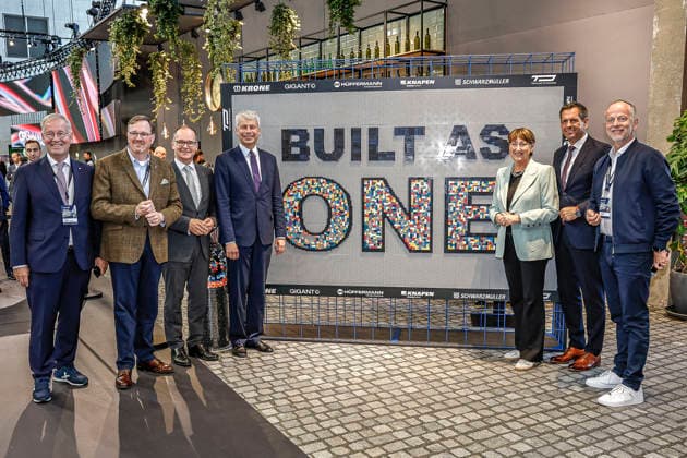 Eröffnung der IAA Transportation 2026 mit Messerundgang Besuch des Standes der Firma Krone: (v.l.n.r) n.n.; n.n.; Grant Hendrik Tonne (SPD) Niedersächsischer Minister für Wirtschaft, Verkehr und Bauen; Steffen Bilger (CDU), Bundesminister für Verkehr der Bundesrepublik Deutschland; Hildegard Müller, Präsidentin des Verbandes der Automobilindustrie (VDA); Olaf Lies (SPD), Niedersächsischer Ministerpräsident; n.n. Hannover Hannover Messe Niedersachsen, Region Hannover Germany