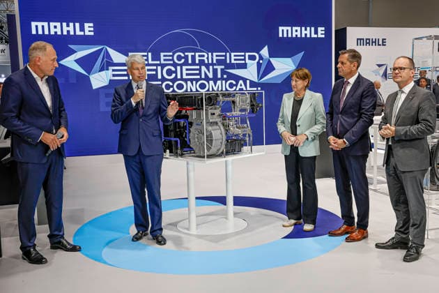 Eröffnung der IAA Transportation 2026 mit Messerundgang Besuch des Standes der Firma Mahle (v.l.n.r.) n.n., Steffen Bilger (CDU), Bundesminister für Verkehr der Bundesrepublik Deutschland; Hildegard Müller, Präsidentin des Verbandes der Automobilindustrie (VDA); Olaf Lies (SPD), Niedersächsischer Ministerpräsident; Grant Hendrik Tonne (SPD), Niedersächsischer Minister für Wirtschaft, Verkehr und Bauen Hannover Hannover Messe Niedersachsen, Region Hannover Germany