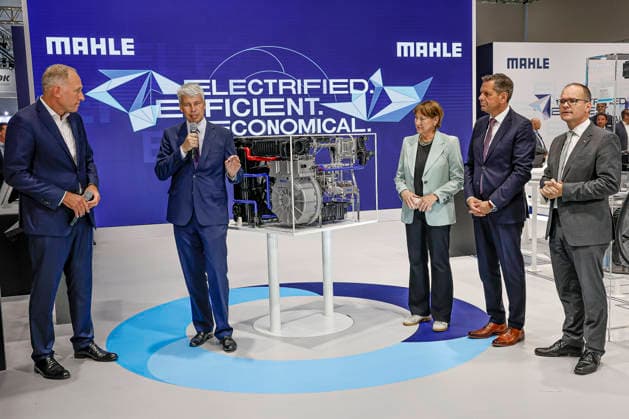 Eröffnung der IAA Transportation 2026 mit Messerundgang Besuch des Standes der Firma Mahle (v.l.n.r.) n.n., Steffen Bilger (CDU), Bundesminister für Verkehr der Bundesrepublik Deutschland; Hildegard Müller, Präsidentin des Verbandes der Automobilindustrie (VDA); Olaf Lies (SPD), Niedersächsischer Ministerpräsident; Grant Hendrik Tonne (SPD), Niedersächsischer Minister für Wirtschaft, Verkehr und Bauen Hannover Hannover Messe Niedersachsen, Region Hannover Germany