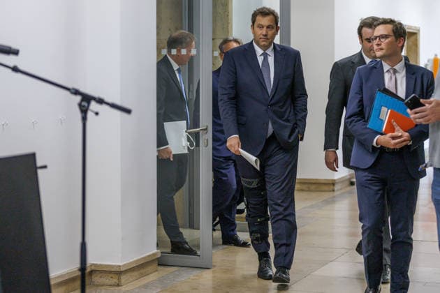 Lars Klingbeil (SPD), Bundesfinanzminister bei einem Pressestatement mit dem Praesidenten der Eurogruppe Kyriakos Pierrakakis Lars Klingbeil (SPD), Bundesfinanzminister bei einem Pressestatement mit dem Praesidenten der Eurogruppe Kyriakos Pierrakakis im Finanzministerium am 15.09.2026 in Berlin. Berlin Berlin Deutschland Finanzministerium