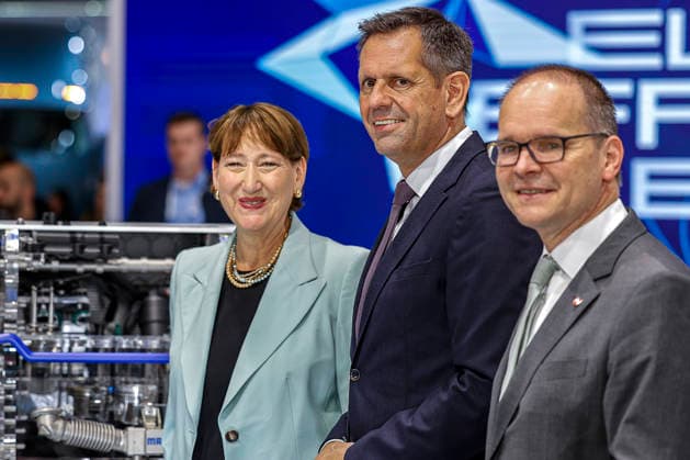 Eröffnung der IAA Transportation 2026 mit Messerundgang Stand der Firma Mahle: Hildegard Müller, Präsientin des Verbandes der Automobilindustrie (VDA); Olaf Lies (SPD), Niedersächsischer Ministerpräsident; Grant Hendrik Tonne (SPD), Niedersächsischer Minister für Wirtschaft, Verkehr und Bauen Hannover Hannover Messe Niedersachsen, Region Hannover Germany
