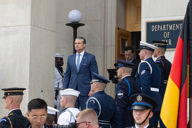 Secretary Hegseth hosts German Defense Minister Pistorius at Pentagon ARLINGTON, UNITED STATES - SEPTEMBER 15: U.S. Secretary of Defense Pete Hegseth (R) welcomes German Defense Minister Boris Pistorius (L) during an enhanced honor cordon at the Pentagon in Arlington, Virginia, on September 15, 2026. Hegseth and Pistorius met to discuss a range of bilateral issues. Mehmet Eser Anadolu Arlington United States. Editorial use only. Please get in touch for any other usage.  Copyright: x2026xAnadoluxMehmetxEserx