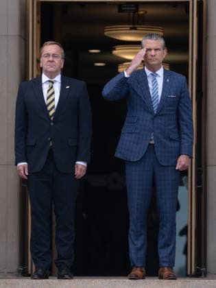 Secretary Hegseth hosts German Defense Minister Pistorius at Pentagon ARLINGTON, UNITED STATES - SEPTEMBER 15: U.S. Secretary of Defense Pete Hegseth (R) welcomes German Defense Minister Boris Pistorius (L) during an enhanced honor cordon at the Pentagon in Arlington, Virginia, on September 15, 2026. Hegseth and Pistorius met to discuss a range of bilateral issues. Mehmet Eser Anadolu Arlington United States. Editorial use only. Please get in touch for any other usage.  Copyright: x2026xAnadoluxMehmetxEserx