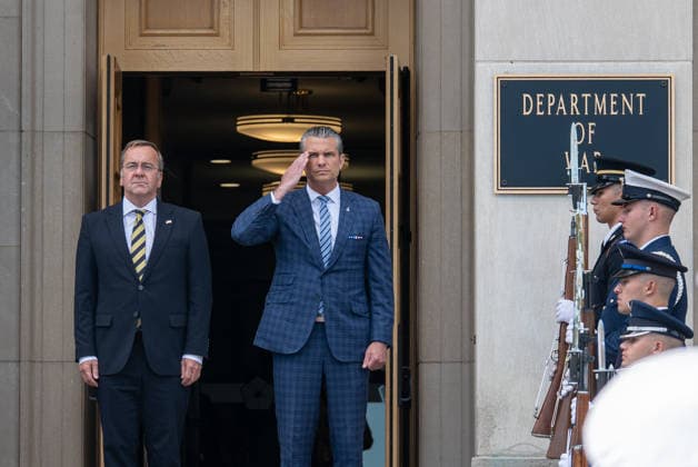 Secretary Hegseth hosts German Defense Minister Pistorius at Pentagon ARLINGTON, UNITED STATES - SEPTEMBER 15: U.S. Secretary of Defense Pete Hegseth (R) welcomes German Defense Minister Boris Pistorius (L) during an enhanced honor cordon at the Pentagon in Arlington, Virginia, on September 15, 2026. Hegseth and Pistorius met to discuss a range of bilateral issues. Mehmet Eser Anadolu Arlington United States. Editorial use only. Please get in touch for any other usage.  Copyright: x2026xAnadoluxMehmetxEserx