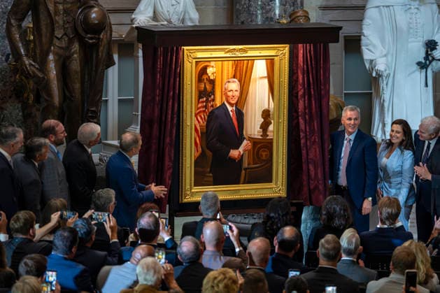 Former Speaker of the House Kevin McCarthy, surrounded by former colleagues, unveils his official portrait at the U.S. Capitol in Washington, DC on Tuesday, September 15, 2026. McCarthy served as the 55th Speaker of the U.S. House of Representatives in 2023 and served California s 23rd Congressional District from 2007 to 2023.  WAP20260915401 BONNIExCASH