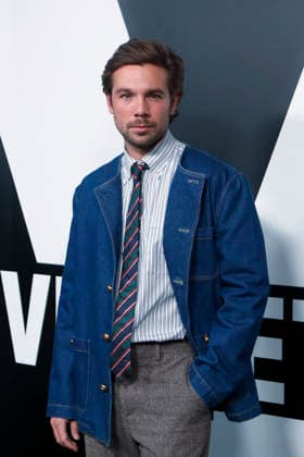 September 15, 2026, Madrid, Community Of Madrid, Spain: Spanish actor and newly appointed local brand ambassador CARLOS CUEVAS poses for photographers during a photocall for the launch of Valentino Beauty s new Prestige fragrance franchise, Vendetta , at the Palacio de Convenciones on Tuesday, September 15, 2026, in Madrid, Spain. The acclaimed Catalan actor, widely known for his breakout roles in hit series like Merli and Smiley , and his performance in the historical film La Abadesa , steps into the fashion and beauty spotlight to introduce the luxury brand s latest iconic scent. The exclusive presentation marks a decisive new chapter for the prestigious house in the Spanish market. Madrid Spain - ZUMAo127 20260915_zep_o127_171 Copyright: xHugoxOrtunox