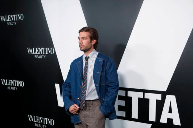 September 15, 2026, Madrid, Community Of Madrid, Spain: Spanish actor and newly appointed local brand ambassador CARLOS CUEVAS poses for photographers during a photocall for the launch of Valentino Beauty s new Prestige fragrance franchise, Vendetta , at the Palacio de Convenciones on Tuesday, September 15, 2026, in Madrid, Spain. The acclaimed Catalan actor, widely known for his breakout roles in hit series like Merli and Smiley , and his performance in the historical film La Abadesa , steps into the fashion and beauty spotlight to introduce the luxury brand s latest iconic scent. The exclusive presentation marks a decisive new chapter for the prestigious house in the Spanish market. Madrid Spain - ZUMAo127 20260915_zep_o127_166 Copyright: xHugoxOrtunox