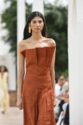 Simorra Mercedes Benz Fashion Week Madrid A model parades with Simorra design during Mercedes Benz Fashion Week Madrid Cibeles Palace in Madrid, 14 of February of 2026 Spain Featuring: A model parades with Simorra design during Mercedes Benz Fashion Week Madrid Cibeles Palace in Madrid, 14 of February of 2026 Spain Where: Madrid, Spain When: 14 Sep 2026 Credit: Oscar Gonzalez WENN Madrid Spain Copyright: xOscarxGonzalez WENNx wenn41658518 OFA ZOJx wenn41658518