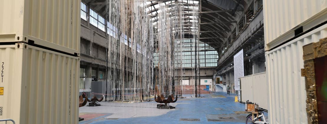 18. Biennale de Lyon ART contemporain 16.09.2026, France, Lyon, 18. Biennale de Lyon ART contemporain, mit Kuratorin Catherine Nicols, hier die Haupthalle Grande Locos, ehemalige TGV Fabrikationshallen, Lyon Auvergne Rhone Alps France