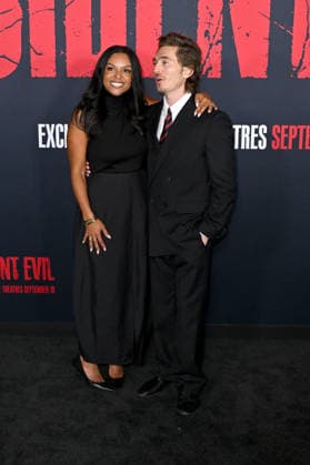 Nicole Brown und Austin Abrams bei der Weltpremiere des Kinofilms Resident Evil im United Theater on Broadway. Los Angeles, 15.09.2026