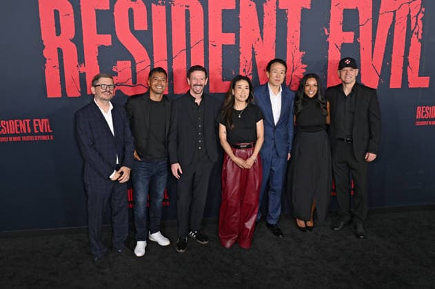 Carter Swan, Asad Qizilbash, Oliver Berben, Miri Yoon, Roy Lee, Nicole Brown und Robert Kulzer bei der Weltpremiere des Kinofilms Resident Evil im United Theater on Broadway. Los Angeles, 15.09.2026