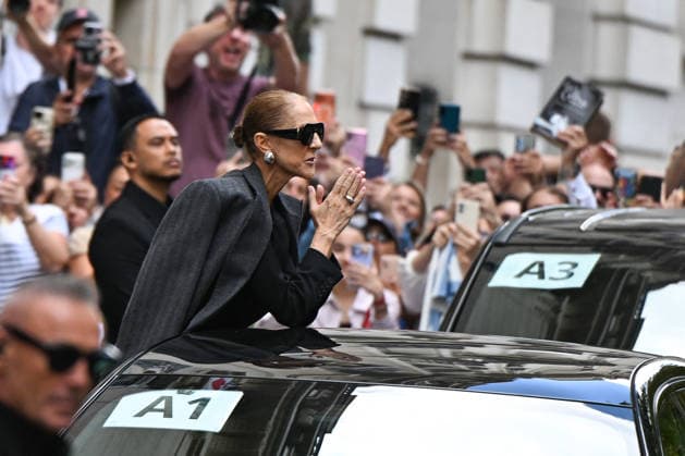 Celine Dion Leaves Her Hotel - Paris Celine Dion she spend time with fans before going to the venue, at the hotel Royal Monceau in Paris, France on September 16, 2026. Photo by Lionel Urman ABACAPRESS.COM Paris France  Copyright: xUrmanxLionel ABACAx