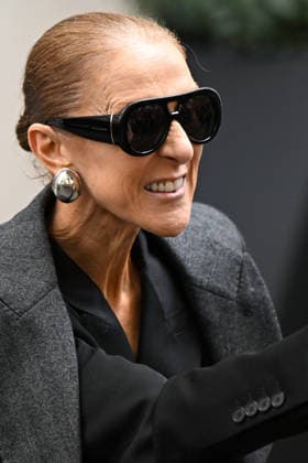 Celine Dion Leaves Her Hotel - Paris Celine Dion she spend time with fans before going to the venue, at the hotel Royal Monceau in Paris, France on September 16, 2026. Photo by Lionel Urman ABACAPRESS.COM Paris France  Copyright: xUrmanxLionel ABACAx