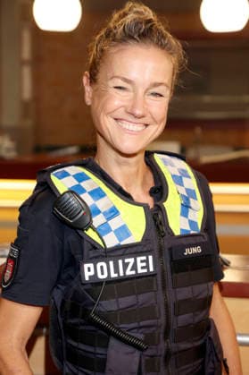 Rhea Harder-Vennewald beim Fototermin zur 500. Folge der ZDF TV-Serie Notruf Hafenkante - Dreckiger Deal am Originalset des PK 21 im Studio Hamburg. Hamburg, 16.09.2026
