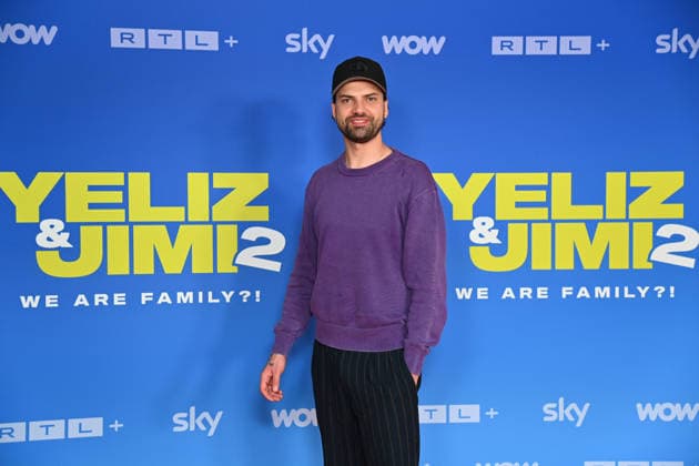 Jimi Blue OCHSENKNECHT , Einzelbild,angeschnittenes Einzelmotiv,Halbfigur,halbe Figur. FOTOCALL zum Auftakt der 2. Staffel des Sky Originals Yeliz & Jimi - We are Family? am 16.09.2026 in Unterfoehring.