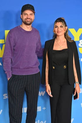 Jimi Blue OCHSENKNECHT und Yeliz KOC. FOTOCALL zum Auftakt der 2. Staffel des Sky Originals Yeliz & Jimi - We are Family? am 16.09.2026 in Unterfoehring.