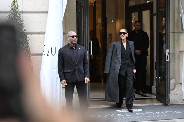 September 16, 2026: Celine Dion leaves the Royal Monceau. Celine Dion spent time with fans before heading to the venue, the Royal Monceau hotel in Paris, France. 459726 September 16, 2026 Paris, France  Copyright: xL.Urmanx xStarfacex STAR_459726_002