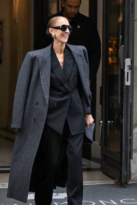 September 16, 2026: Celine Dion leaves the Royal Monceau. Celine Dion spent time with fans before heading to the venue, the Royal Monceau hotel in Paris, France. 459726 September 16, 2026 Paris, France  Copyright: xL.Urmanx xStarfacex STAR_459726_004