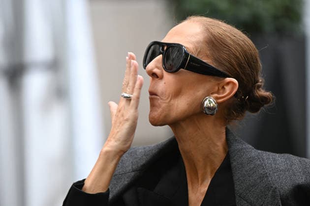 September 16, 2026: Celine Dion leaves the Royal Monceau. Celine Dion spent time with fans before heading to the venue, the Royal Monceau hotel in Paris, France. 459726 September 16, 2026 Paris, France  Copyright: xL.Urmanx xStarfacex STAR_459726_012