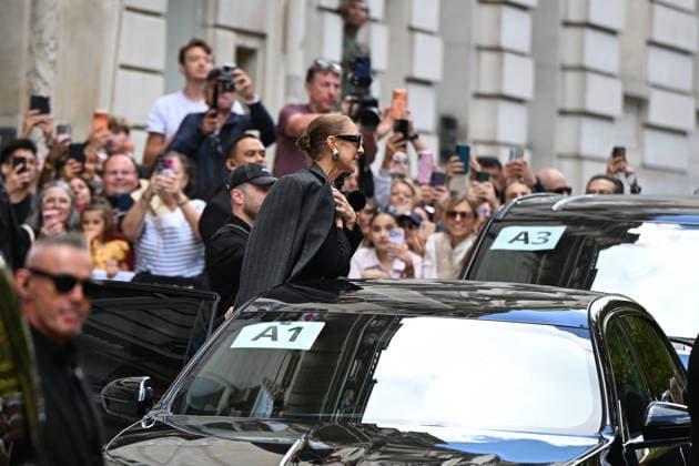 September 16, 2026: Celine Dion leaves the Royal Monceau. Celine Dion spent time with fans before heading to the venue, the Royal Monceau hotel in Paris, France. 459726 September 16, 2026 Paris, France  Copyright: xL.Urmanx xStarfacex STAR_459726_035