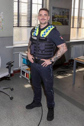 ABB HAFENKANTE-Marc Barthel Darsteller in Polizei Uniform Fototermin zum Start der 20. Jubilaeumsstaffel und der 500.Folge von der ZDF TV Serie Notruf Hafenkante am Originalset des PK 21 im Studio Hamburg am 16.09.2026 in Hamburg