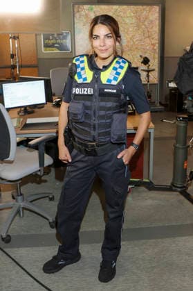 ABB HAFENKANTE- Lilli Hollunder Darstellerin in Polizei Uniform Fototermin zum Start der 20. Jubilaeumsstaffel und der 500.Folge von der ZDF TV Serie Notruf Hafenkante am Originalset des PK 21 im Studio Hamburg am 16.09.2026 in Hamburg