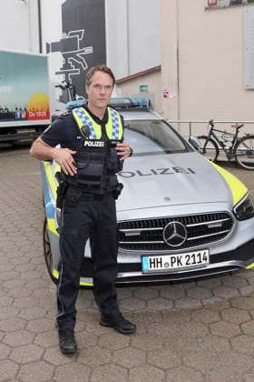 ABB HAFENKANTE- Matthias Schloo Darsteller in Polizei Uniform Fototermin zum Start der 20. Jubilaeumsstaffel und der 500.Folge von der ZDF TV Serie Notruf Hafenkante am Originalset des PK 21 im Studio Hamburg am 16.09.2026 in Hamburg